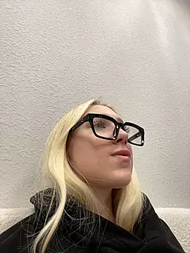 Snapshot of NikaMur chatting on 02-13-25, 10:23 NikaMur online show from 02-13-25, 10:23