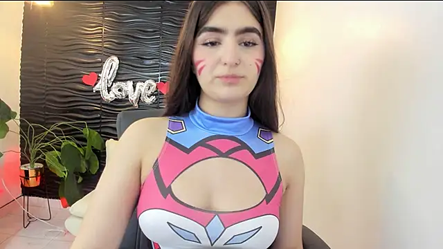 sofia 44 online show from 10-31-25, 02:18