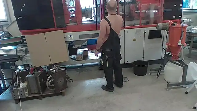 Snapshot of Boomerhun chatting on 10-17-25, 11:57 Boomerhun online show from 10-17-25, 11:57