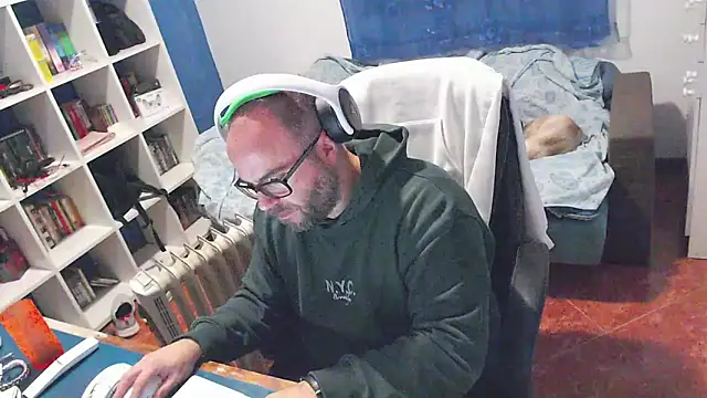 Snapshot of ravingr4d4 chatting on 01-06-26, 10:01 ravingr4d4 online show from 01-06-26, 10:01