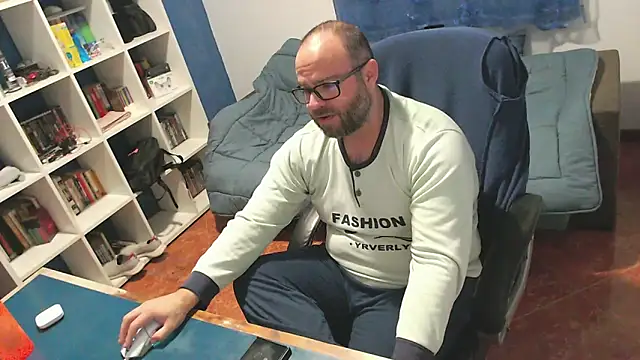 Snapshot of ravingr4d4 chatting on 01-11-26, 01:10 ravingr4d4 online show from 01-11-26, 01:10