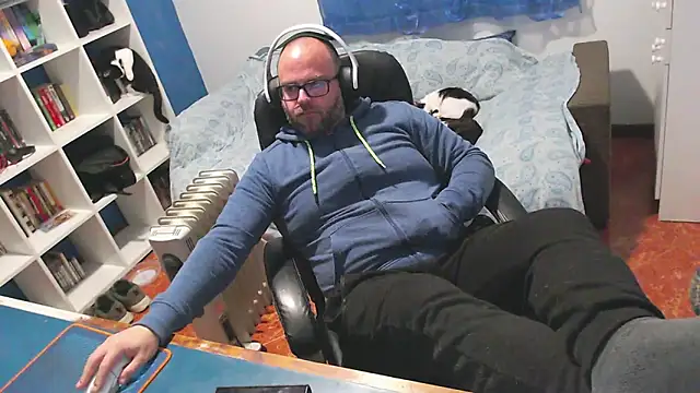 Snapshot of ravingr4d4 chatting on 02-10-26, 10:14 ravingr4d4 online show from 02-10-26, 10:14