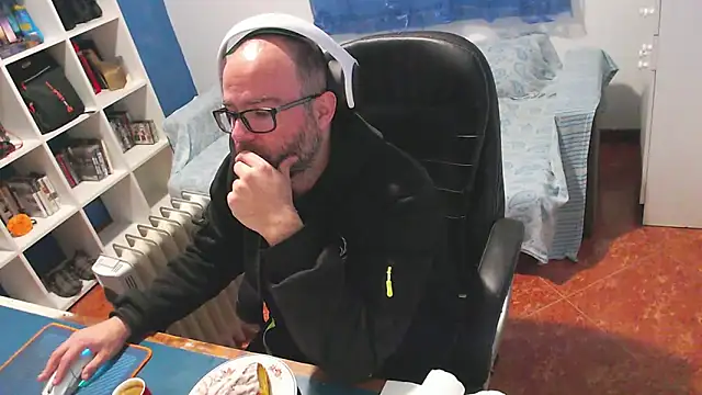 Snapshot of ravingr4d4 chatting on 02-15-26, 04:58 ravingr4d4 online show from 02-15-26, 04:58