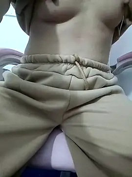 Snapshot of SweetGirl2k2 chatting on 12-29-24, 02:17 SweetGirl2k2 online show from 12-29-24, 02:17