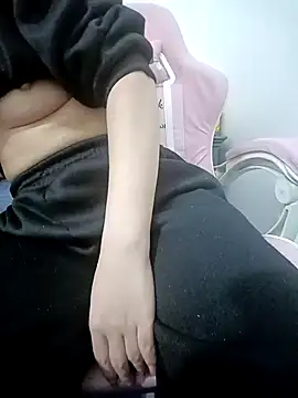 Snapshot of SweetGirl2k2 chatting on 01-03-25, 02:19 SweetGirl2k2 online show from 01-03-25, 02:19