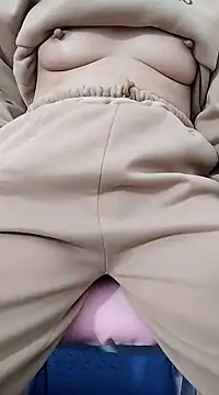 Snapshot of SweetGirl2k2 chatting on 01-19-25, 09:22 SweetGirl2k2 online show from 01-19-25, 09:22