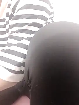 Snapshot of SweetGirl2k2 chatting on 02-03-25, 02:47 SweetGirl2k2 online show from 02-03-25, 02:47