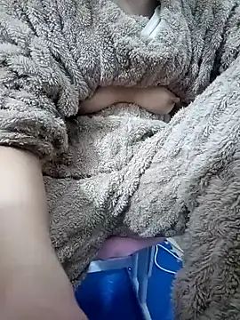 Snapshot of SweetGirl2k2 chatting on 02-07-25, 08:22 SweetGirl2k2 online show from 02-07-25, 08:22