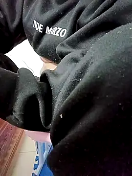 Snapshot of SweetGirl2k2 chatting on 02-10-25, 03:46 SweetGirl2k2 online show from 02-10-25, 03:46