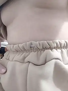 Snapshot of SweetGirl2k2 chatting on 02-18-25, 12:17 SweetGirl2k2 online show from 02-18-25, 12:17