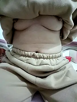 Snapshot of SweetGirl2k2 chatting on 02-18-25, 08:58 SweetGirl2k2 online show from 02-18-25, 08:58