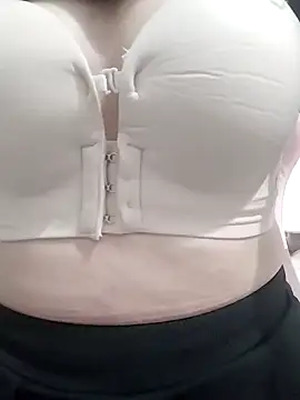 Snapshot of SweetGirl2k2 chatting on 03-04-25, 02:38 SweetGirl2k2 online show from 03-04-25, 02:38