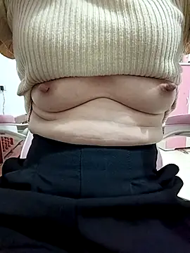 Snapshot of SweetGirl2k2 chatting on 03-06-25, 09:47 SweetGirl2k2 online show from 03-06-25, 09:47