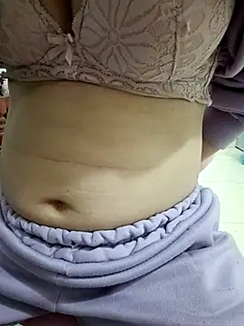 Snapshot of SweetGirl2k2 chatting on 03-18-25, 02:47 SweetGirl2k2 online show from 03-18-25, 02:47