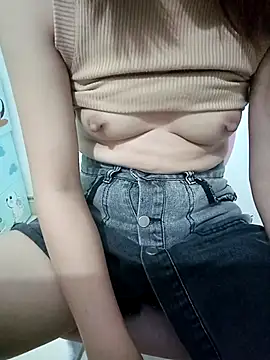 Snapshot of SweetGirl2k2 chatting on 09-10-25, 09:37 SweetGirl2k2 online show from 09-10-25, 09:37