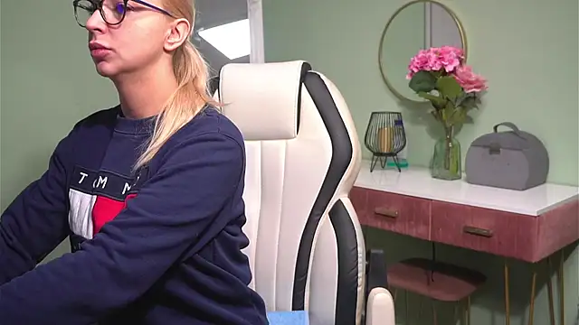 CelineConner online show from 01-08-25, 05:05