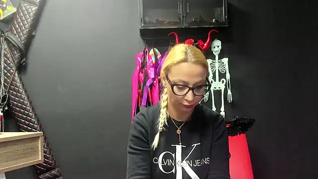 CelineConner online show from 11-10-25, 05:06