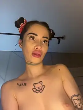 Snapshot of Yunasi chatting on 12-18-24, 02:17 Yunasi online show from 12-18-24, 02:17