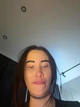 Snapshot of Yunasi chatting on 12-21-24, 11:33 Yunasi online show from 12-21-24, 11:33