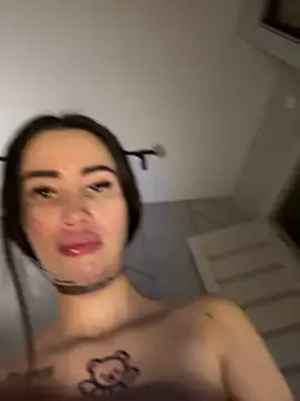 Snapshot of Yunasi chatting on 02-06-25, 11:21 Yunasi online show from 02-06-25, 11:21