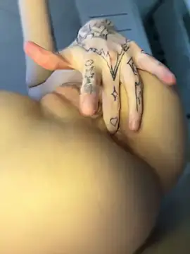 Snapshot of Yunasi chatting on 03-08-25, 12:41 Yunasi online show from 03-08-25, 12:41