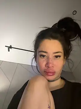 Snapshot of Yunasi chatting on 03-09-25, 12:53 Yunasi online show from 03-09-25, 12:53