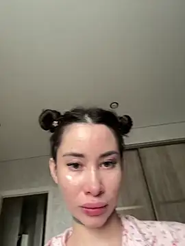 Snapshot of Yunasi chatting on 03-11-25, 11:33 Yunasi online show from 03-11-25, 11:33