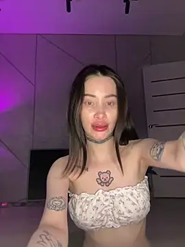 Snapshot of Yunasi chatting on 03-22-25, 11:53 Yunasi online show from 03-22-25, 11:53