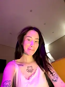 Snapshot of Yunasi chatting on 09-28-25, 02:00 Yunasi online show from 09-28-25, 02:00