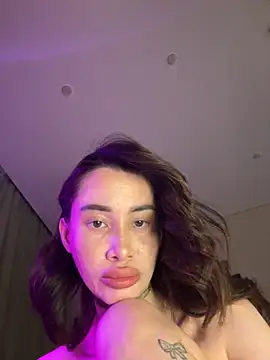 Snapshot of Yunasi chatting on 10-20-25, 03:12 Yunasi online show from 10-20-25, 03:12