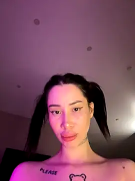 Snapshot of Yunasi chatting on 11-03-25, 01:34 Yunasi online show from 11-03-25, 01:34