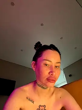 Yunasi online show from 11-14-25, 02:27