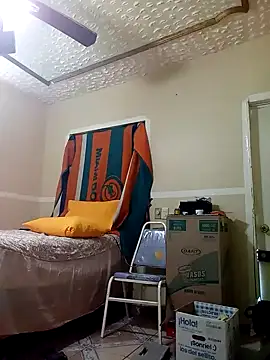 Snapshot of Heriy69 chatting on 09-27-25, 05:29 Heriy69 online show from 09-27-25, 05:29