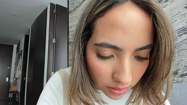 Snapshot of Sophi__a chatting on 02-21-25, 08:16 Sophi  a online show from 02-21-25, 08:16