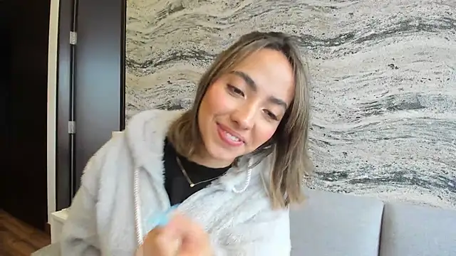 Snapshot of Sophi__a chatting on 03-19-25, 08:22 Sophi  a online show from 03-19-25, 08:22