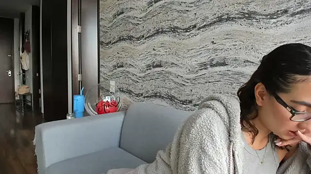 Snapshot of Sophi__a chatting on 10-21-25, 08:42 Sophi  a online show from 10-21-25, 08:42