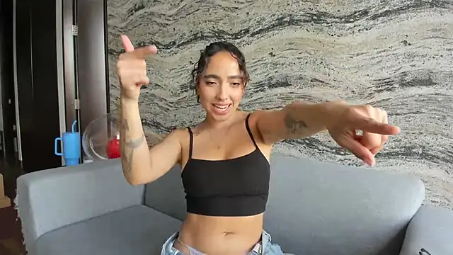 Snapshot of Sophi__a chatting on 10-24-25, 08:27 Sophi  a online show from 10-24-25, 08:27