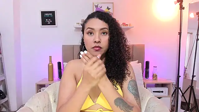 Zoe Gruber online show from 11-06-25, 07:04