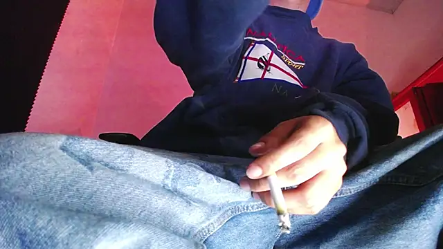 Snapshot of zacwatson_ chatting on 12-19-25, 02:40 zacwatson online show from 12-19-25, 02:40