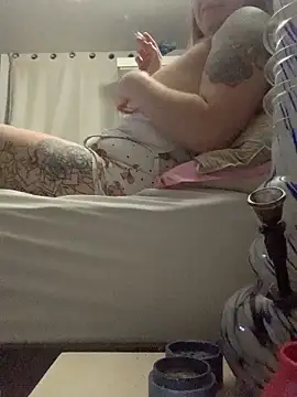 Snapshot of Mymy_Stevo_420 chatting on 12-15-25, 02:16 Mymy Stevo 420 online show from 12-15-25, 02:16