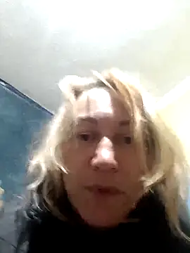 wLESLYMOSw online show from 11-23-25, 06:52