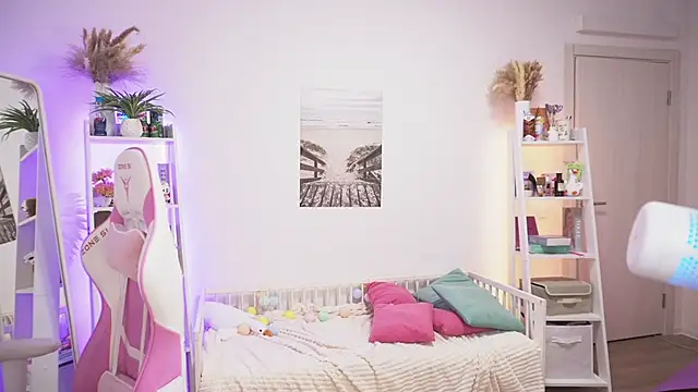 Lily Young online show from 01-04-25, 07:03