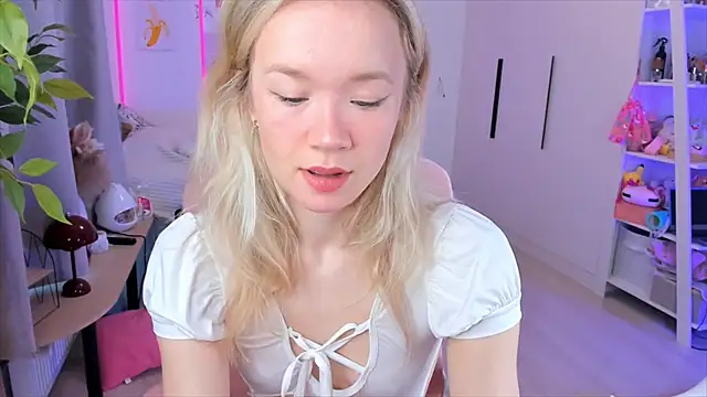 Lily Young online show from 02-15-26, 05:48