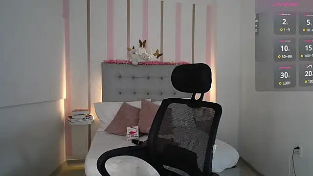 Mariana Rojas online show from 10-16-25, 06:03