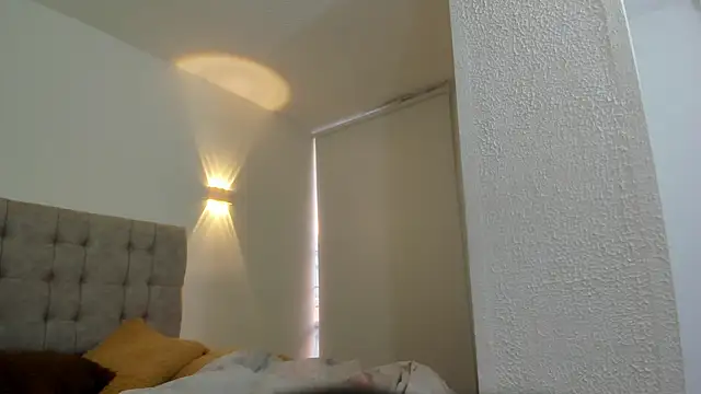 Carolina hernandez22 online show from 11-25-25, 12:16