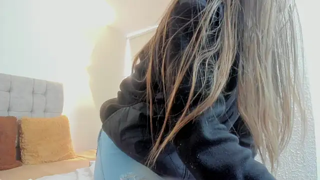 Carolina hernandez22 online show from 12-01-25, 12:21