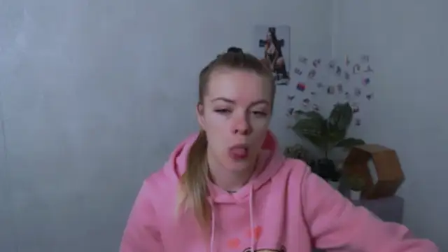 AliceFlirtt  online show from 12-01-25, 08:30