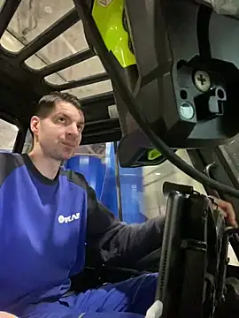 Snapshot of Ricoleckt chatting on 02-20-25, 09:44 Ricoleckt online show from 02-20-25, 09:44