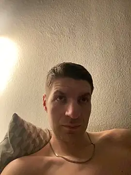 Snapshot of Ricoleckt chatting on 02-28-25, 10:17 Ricoleckt online show from 02-28-25, 10:17