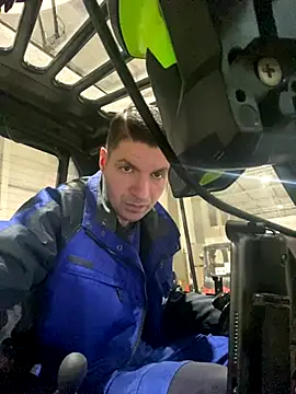 Snapshot of Ricoleckt chatting on 10-20-25, 05:46 Ricoleckt online show from 10-20-25, 05:46